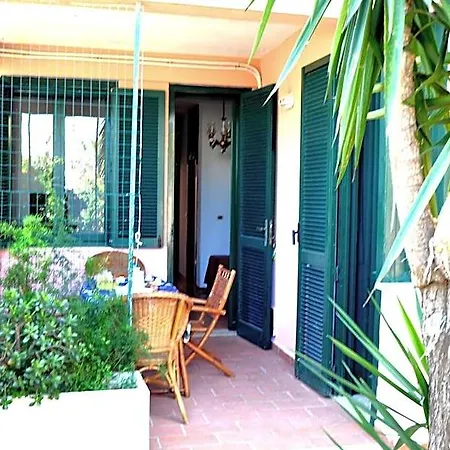 Comfortable Three-room Located In Torre Dellorso On The Ground Floor Melendugno