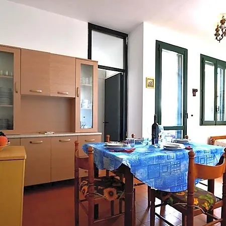 Comfortable Three-room Located In Torre Dellorso On The Ground Floor Melendugno